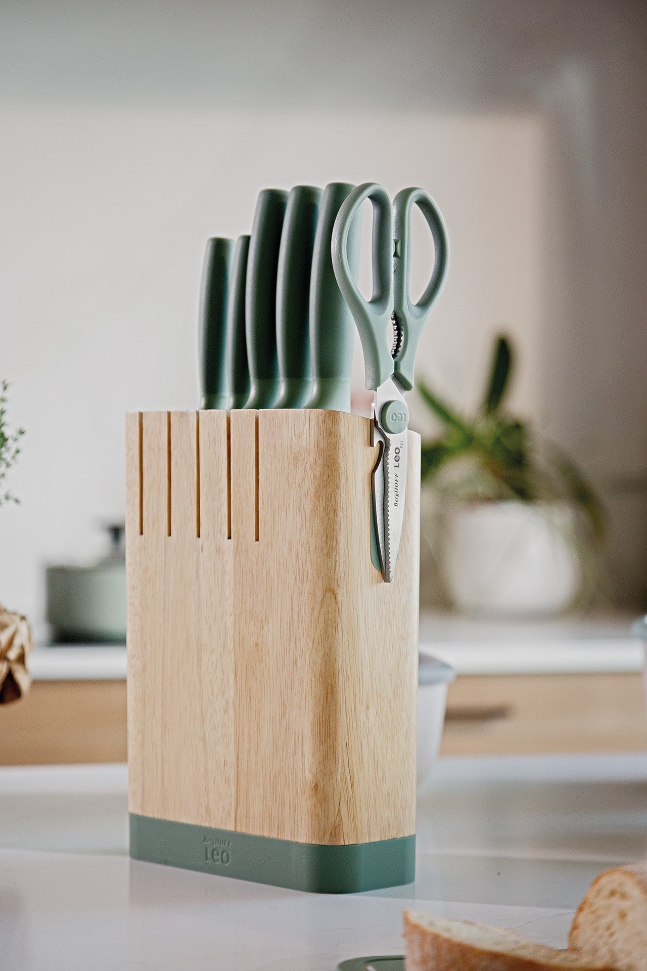 BergHOFF 6-Piece Knife Block Set - Forest Series with Built-In Sharpener and Soft-Grip Handles